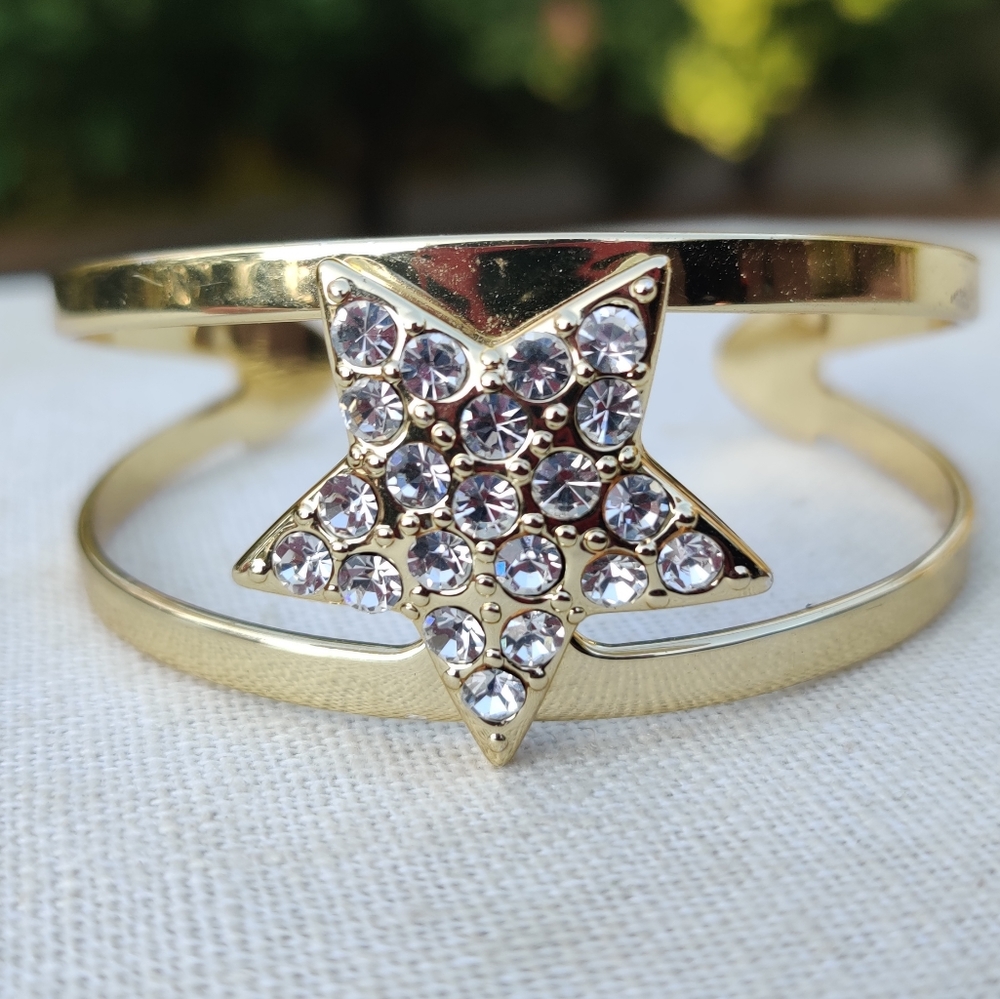 ⭐Fancy gold star cuff bracelet